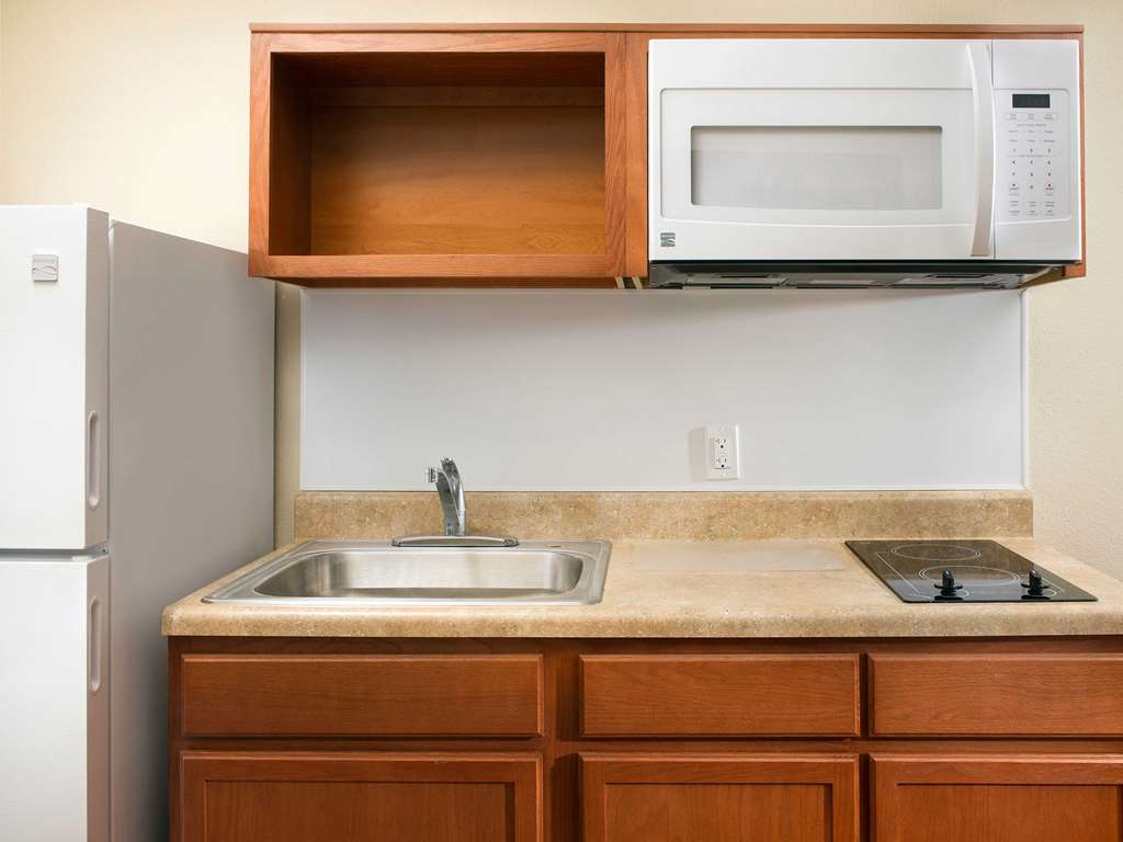 Woodspring Suites Topeka Quarto foto
